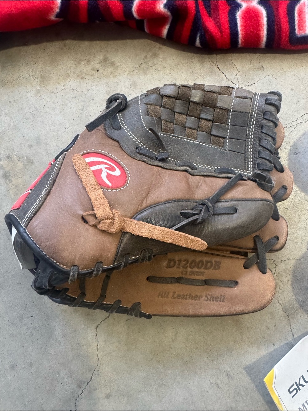 Rawlings Brown/Black Leather Baseball Glove - Right Hand Throw bundle